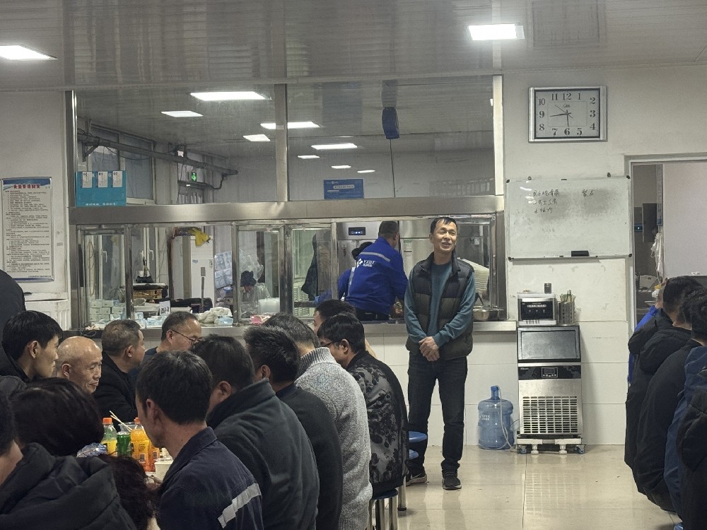 公司举办年前收官聚餐活动