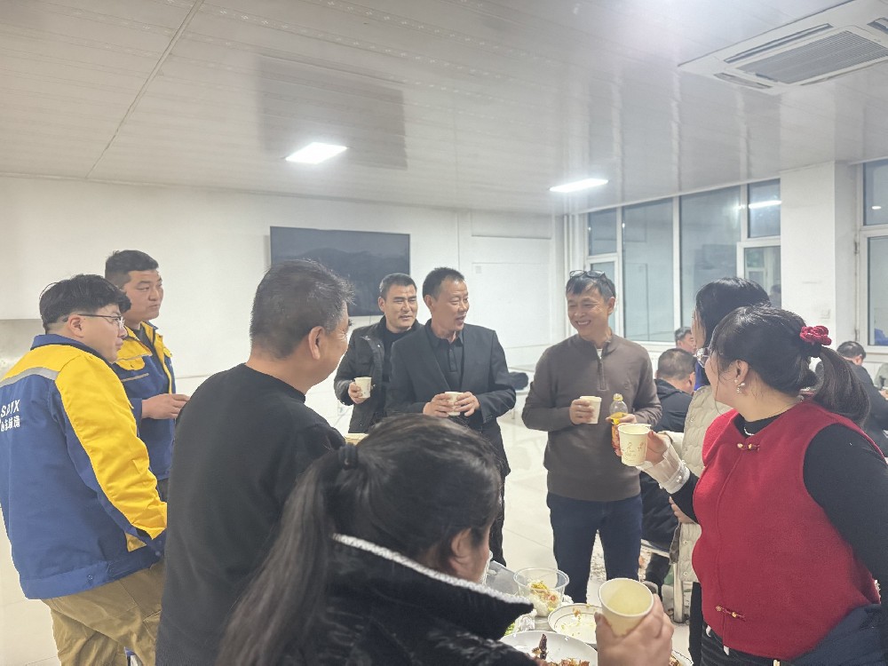 公司举办开工聚餐活动